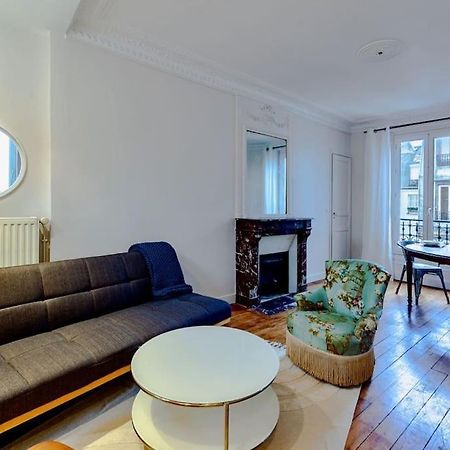 Charmant Appartement Au Coeur De Париж Екстериор снимка