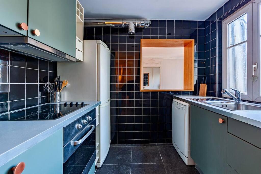 Charmant Appartement Au Coeur De Париж Екстериор снимка
