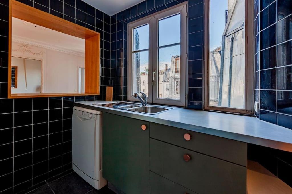 Charmant Appartement Au Coeur De Париж Екстериор снимка