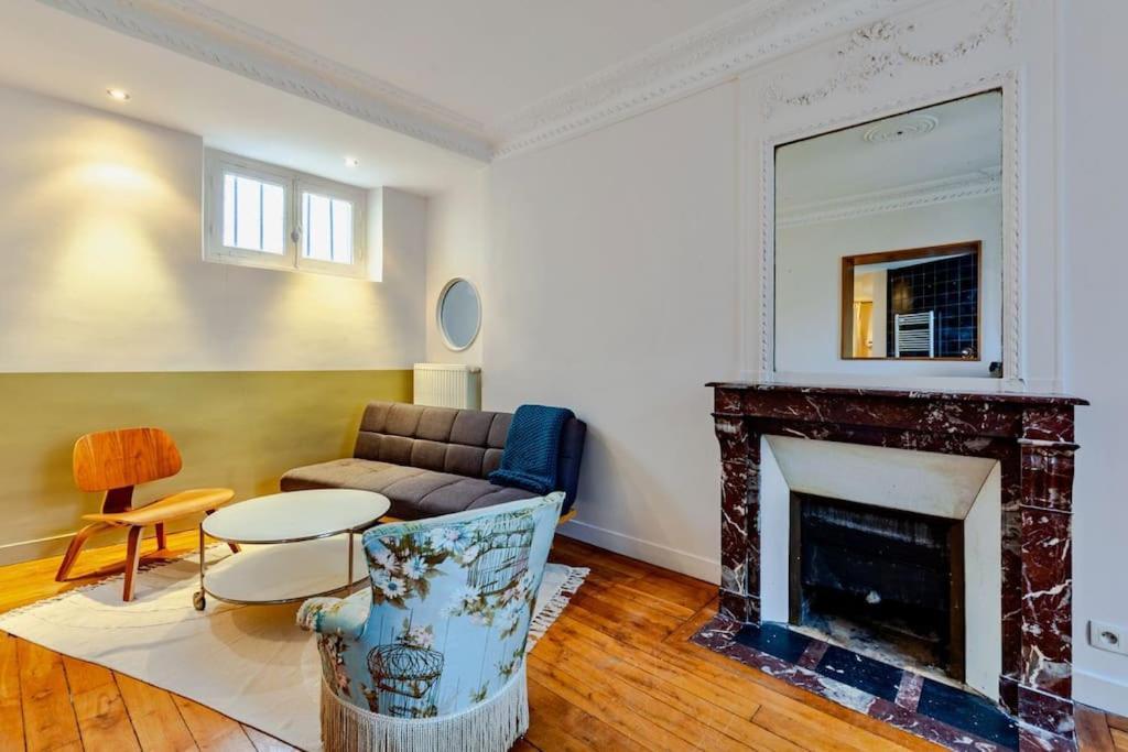 Charmant Appartement Au Coeur De Париж Екстериор снимка